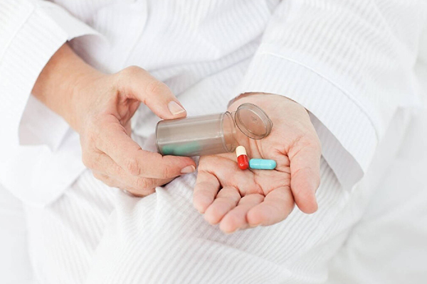 服用輔酶q10中午和晚上都可以吃