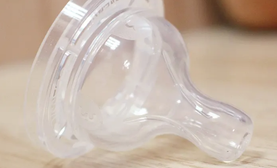 分享寶寶各個(gè)階段奶瓶奶嘴的最佳大小，0-3月使用S型的比較合適