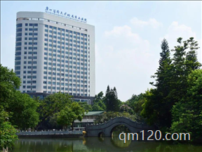 李斯晨和黃青誰好