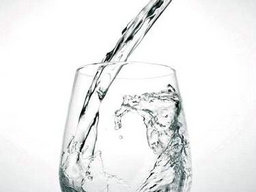 多喝水預(yù)防肥胖